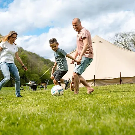 Campo de lujo Tipi Tent Op De Grens Frankrijk Bohan